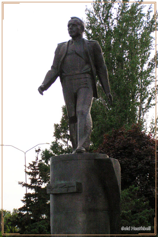 Памятник космонавту Гагарину